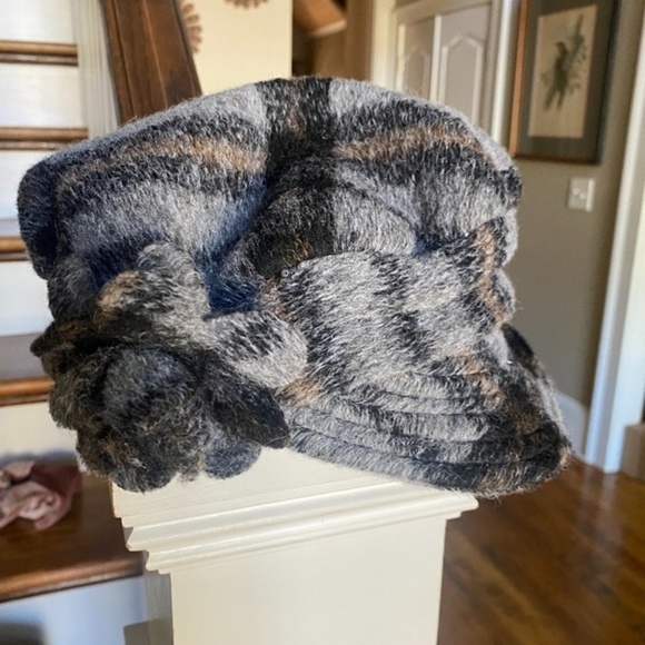 Anthropologie Grey Embellished  Plaid Newsboy Hat - Picture 2 of 4